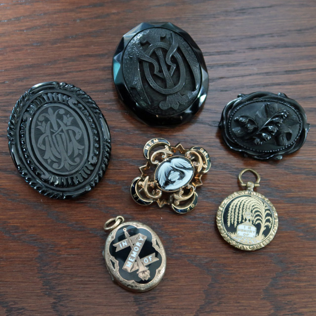 A collection of jewellery bearing mourning symbolism