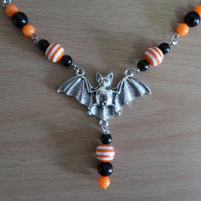 Striped Bat necklace (detailed view)
