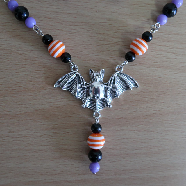 Striped Bat necklace (detailed view)