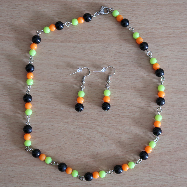 Necklace and earrings (overhead view, variation 3)