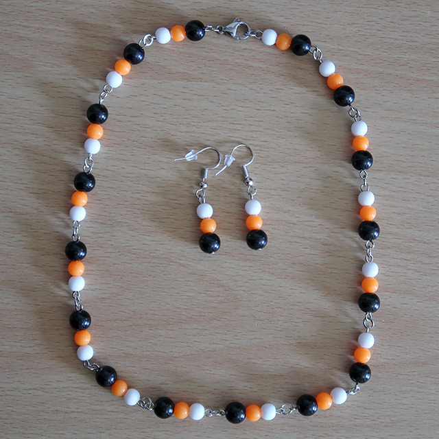 Necklace and earrings (overhead view, variation 4)