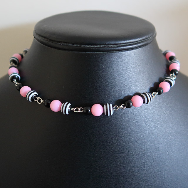 Necklace (front view, variation 2)